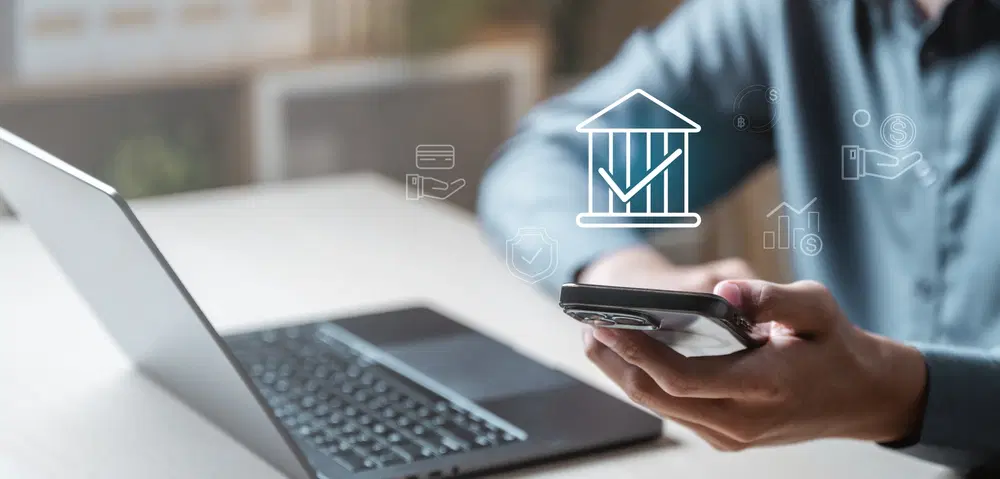 User reviewing transaction descriptors and notification privacy in a banking app.